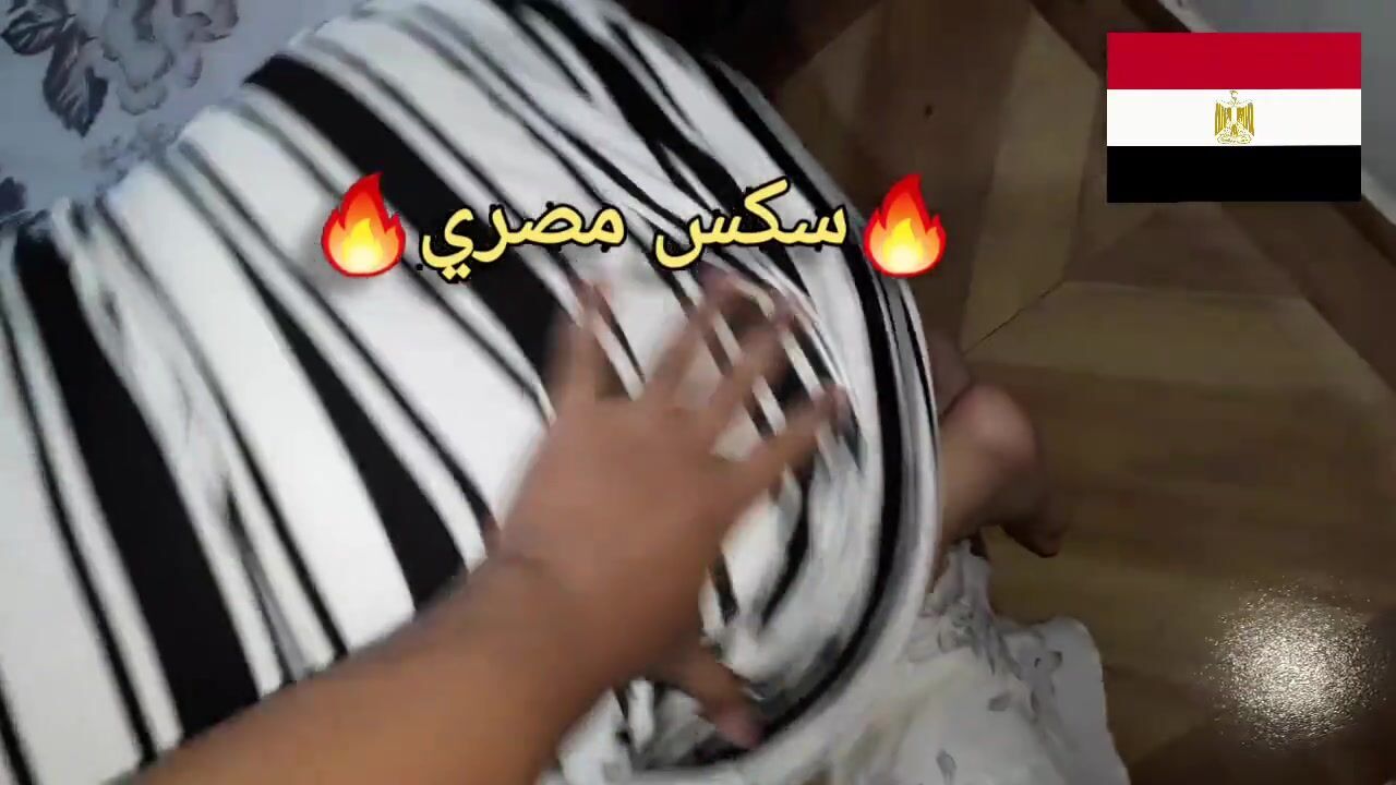 جوزي جاي من العمل مولع نار - سكس مصري